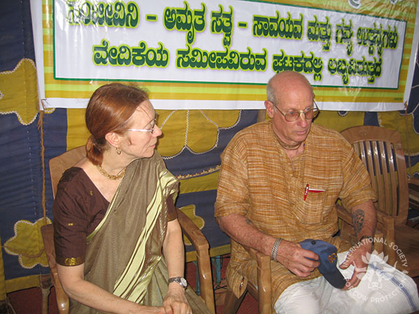 Chayadevi and Balabhadra at press conference about cow protection Udupi, India 2007